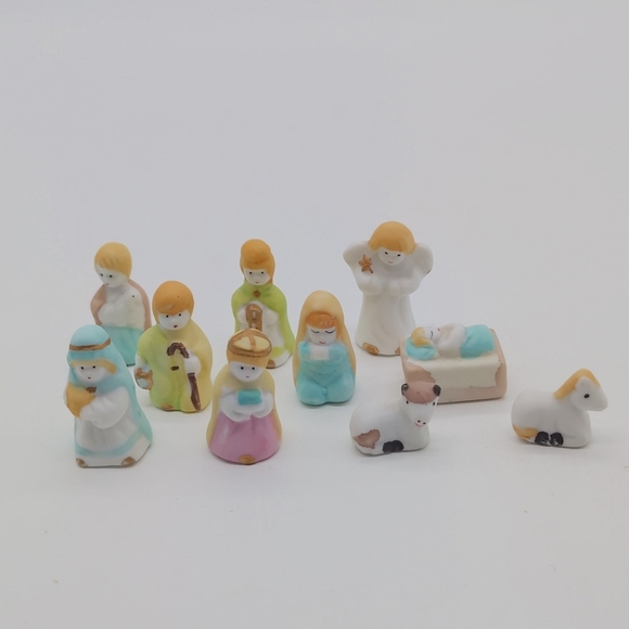Ceramic Dollhouse Colorful Nativity Figurine Set 1.75 Inch 10 Pc - Picture 3 of 5
